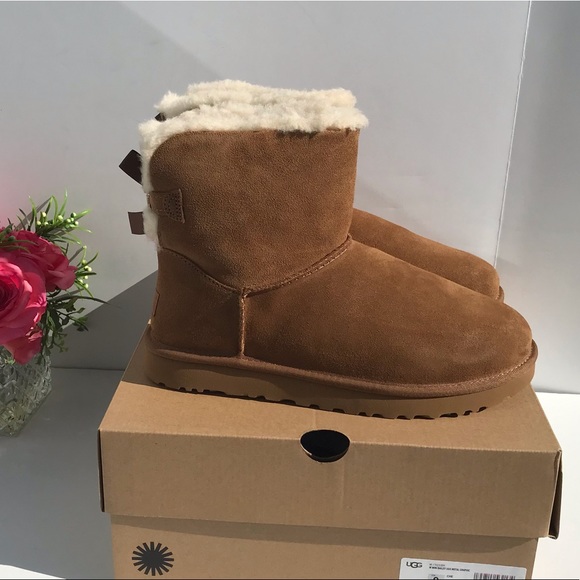 UGG Mini Bailey UGG Metal Graphic - Picture 7 of 9